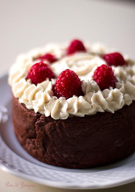 torta vegan cioccolato e lamponi pan di zenzero