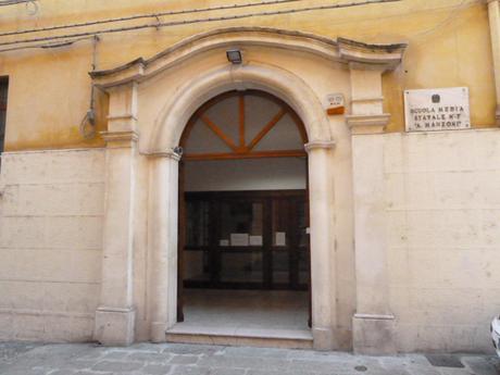 scuola_infestata_sassari