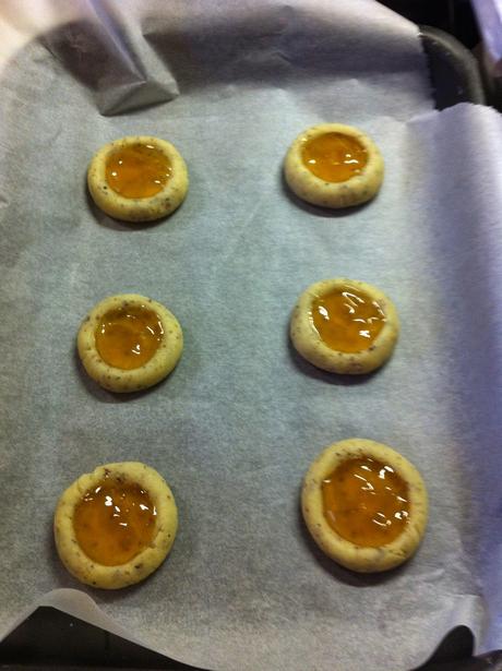 JAM THUMBPRINT COOKIES...OVVERO I BISCOTTI CON L'IMPRONTA DEL POLLICE