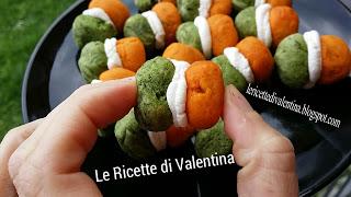Buona festa della Repubblica!! Baci di dama salati tricolore pasticceria salata #8 (in cottura il rosso è diventato arancione...ma è il pensiero che conta!!! e in questo caso anche il gusto!)