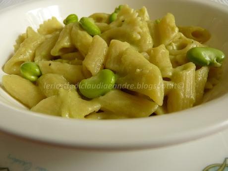 Pasta con salsa di bucce di fave e parmigiano (di riciclo)