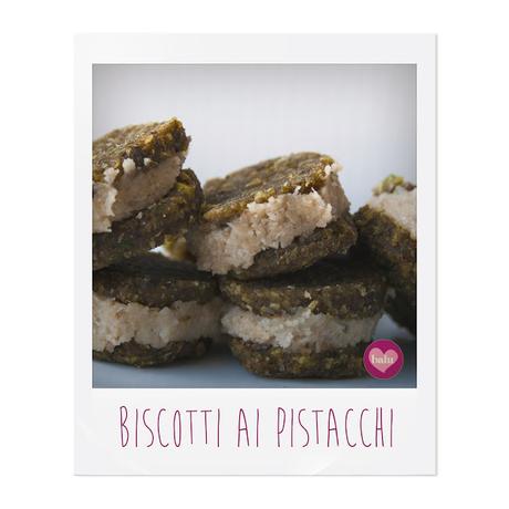 BISCOTTI AI PISTACCHI CON CREMA AL COCCO E ANACARDI