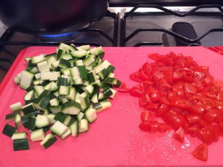 MACCHERONI CON SALSICCIA ZUCCHINE OLIVE E POMODORINI