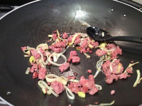 MACCHERONI CON SALSICCIA ZUCCHINE OLIVE E POMODORINI