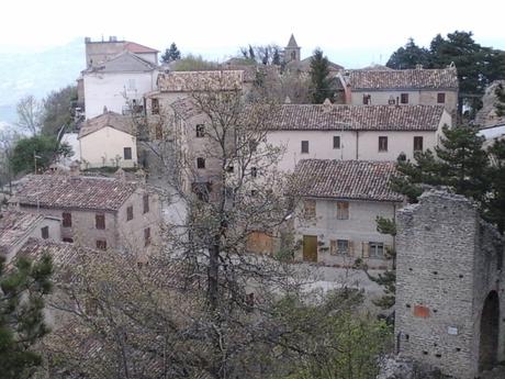 Amandola, un tesoro tra i Monti Sibillini e la costa marchigiana