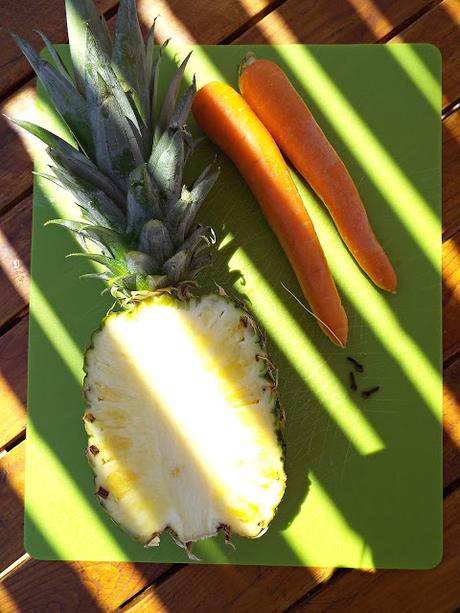 Detox water #2: Ananas, carote e chiodi di garofano