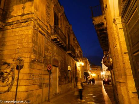 A passeggio tra le strade di Lecce nell'ora blu