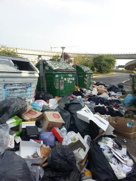 14 assurde foto e 1 video da Ponte Mammolo. La più orribile fermata di metropolitana del pianeta terra