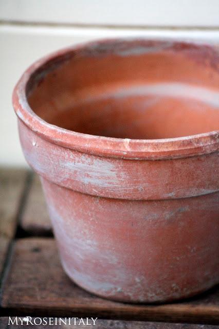 Come invecchiare un vaso di terracotta