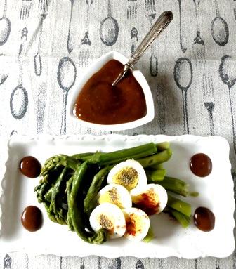 ASPARAGI, UOVA E SALSA VINAIGRETTE ALL'ACETO BALSAMICO