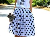 Outfit: midi skirt pois, tshirt bianca statement necklace