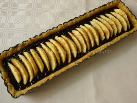 Crostata con frolla al profumo di vaniglia e cannella con confettura di mele e liquirizia