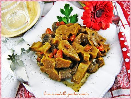 Formine di seitan con funghi trifolati / Molds of seitan with mushrooms