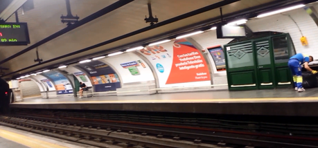 Un video da 5 minuti per focalizzare qualche aspetto di Madrid. Capitale di un paese in grande crisi come la Spagna. Sì, come no...