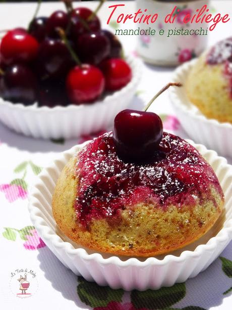 Tortino di ciliege con mandorle e pistacchi