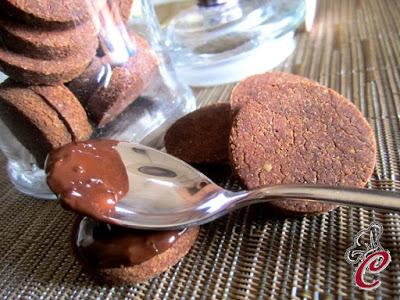 Biscotti al cioccolato con l'occhio: tempo che scandisce, desideri che attendono, risultati che soddisfano