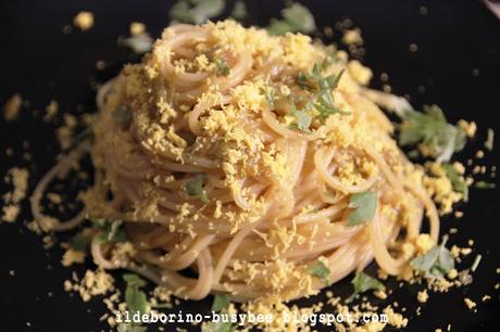 Giallo Come il Sole - Spaghetti al Curry con Porri e Uovo Mimosa or Curry Spaghetti with Leek and Crumbled Egg Yolk