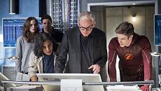 “Legends Of Tomorrow”: Victor Garber rivela dei dettagli sullo spin-off, conferma il ritorno in “The Flash”