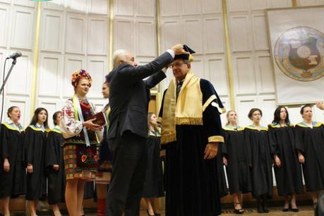 Corrado Calabrò ottiene la Laurea Honoris Causa all'Università Statale di Mariupol (Ucraina) nel Maggio 2015.