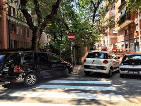 Ridipinte in settimana tutte le strisce pedonali a Monteverde. Guardate come e imparate cosa c'entra Mafia Capitale