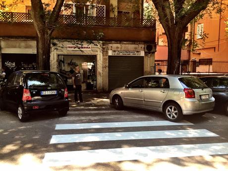 Ridipinte in settimana tutte le strisce pedonali a Monteverde. Guardate come e imparate cosa c'entra Mafia Capitale