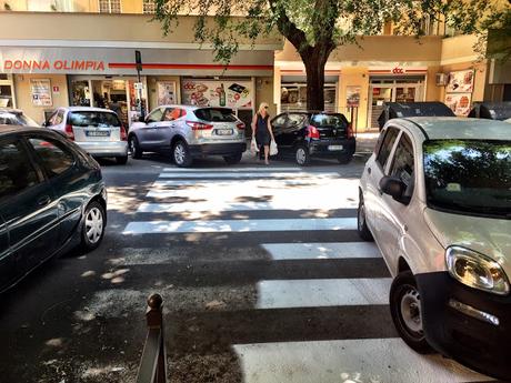 Ridipinte in settimana tutte le strisce pedonali a Monteverde. Guardate come e imparate cosa c'entra Mafia Capitale