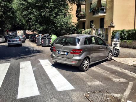 Ridipinte in settimana tutte le strisce pedonali a Monteverde. Guardate come e imparate cosa c'entra Mafia Capitale