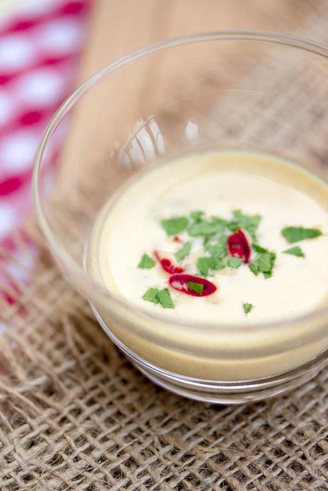 INSALATA ESTIVA MANGO AVOCADO e FRAGOLE con LIMONE CORIANDOLO TAHINI DRESSING