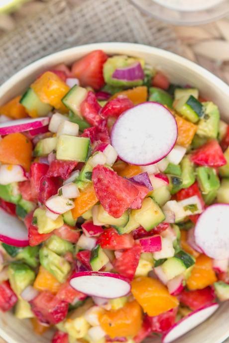 INSALATA ESTIVA MANGO AVOCADO e FRAGOLE con LIMONE CORIANDOLO TAHINI DRESSING