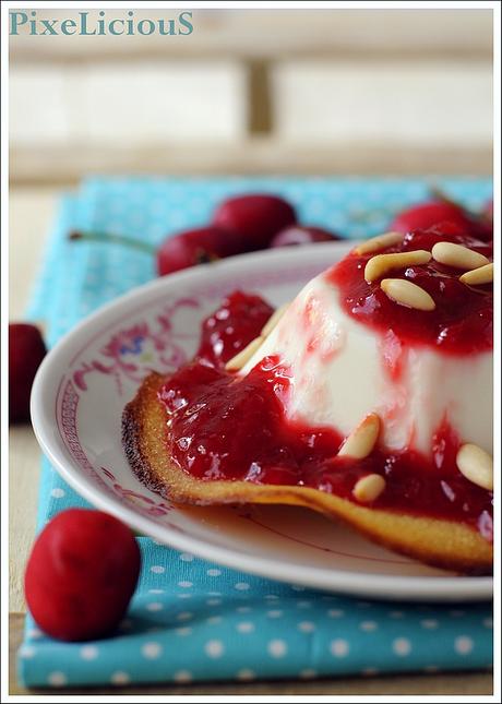 Panna Cotta Dai Dai in Cialda con Pinoli e Coulis di Ciliegie