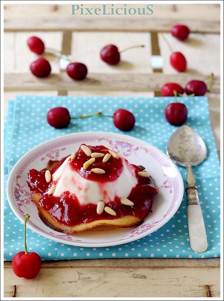 Panna Cotta Dai Dai in Cialda con Pinoli e Coulis di Ciliegie