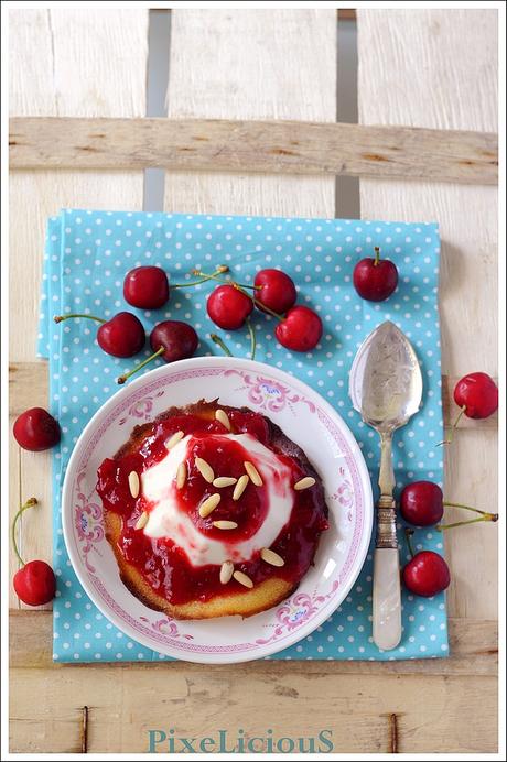 Panna Cotta Dai Dai in Cialda con Pinoli e Coulis di Ciliegie