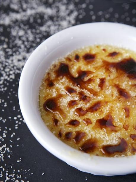 La crema catalana: croccante fuori morbida dentro