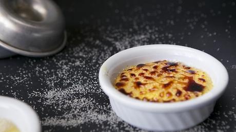 La crema catalana: croccante fuori morbida dentro