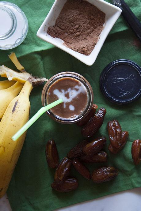 Frullato di banane, cacao e datteri