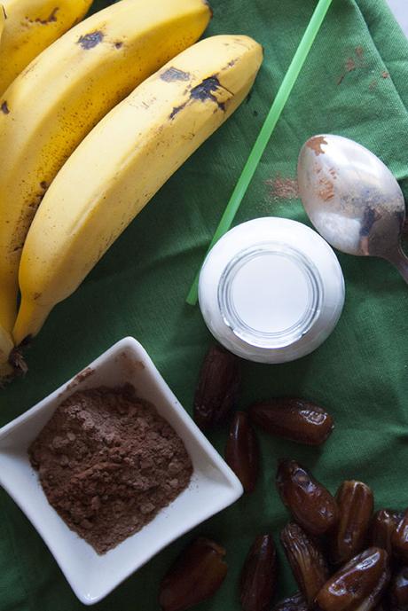 Frullato di banane, cacao e datteri