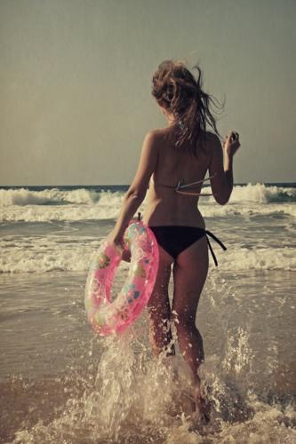 SUMMER IN BLACK AND WHITE