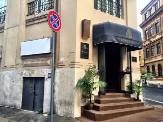 Se un posto magico come il Ghetto risorge solo grazie alla strage di Charlie Hebdo. Eppure bastava semplicemente togliere le auto!