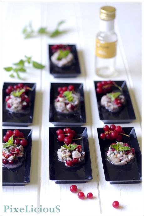 Tartarine di Mormora, Ribes Rossi e Nepitella con Sale Nero delle Hawaii e Riduzione di Aceto Balsamico Bianco