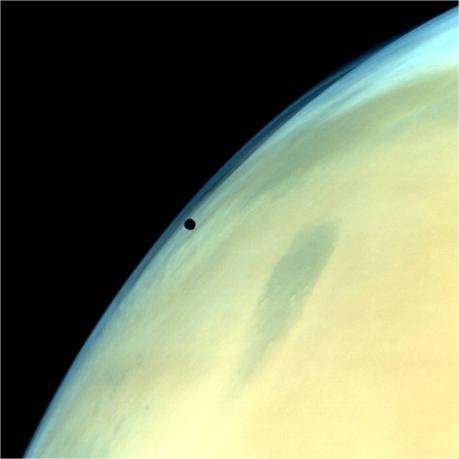 Phobos, uno dei due satelliti naturali di Marte. Crediti: ISRO