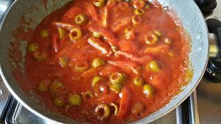 Spaghetti al Tonno con olive e capperi