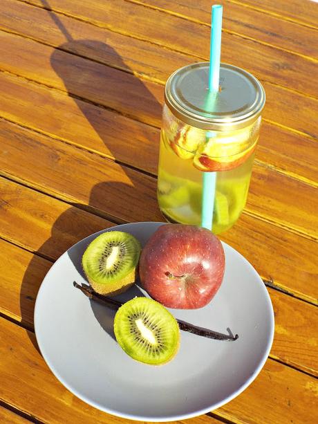 Detox water #3: Kiwi, mela e vaniglia