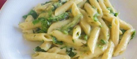 Penne, asparagi e salsa mornay