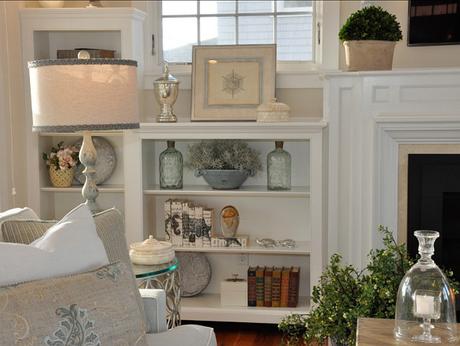 Coastal Decor. Easy ways to decorate a built in with coastal decor. #CoastalDecor