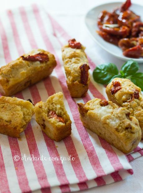 Financier con pomodorini secchi e scamorza alla faccia di Scipione.