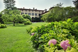 Il giardino di Palazzo Monti della Corte