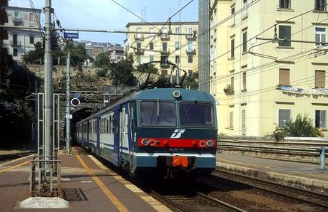 Napoli_Mergellina_servizio_metropolitano_FS