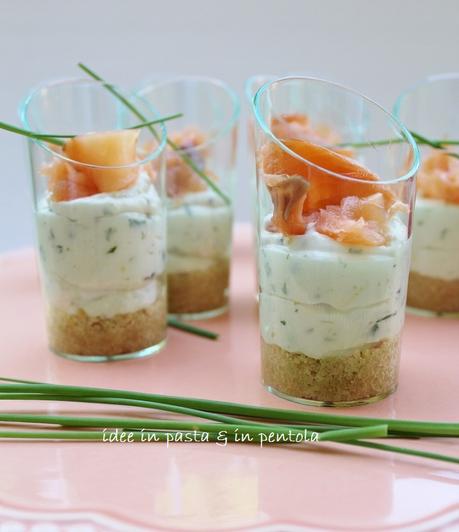 Cheesecake fresca al salmone e erba cipollina