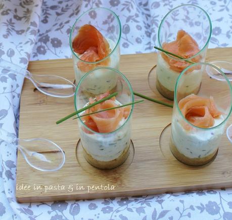 Cheesecake fresca al salmone e erba cipollina