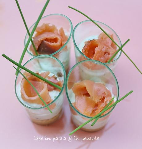 Cheesecake fresca al salmone e erba cipollina